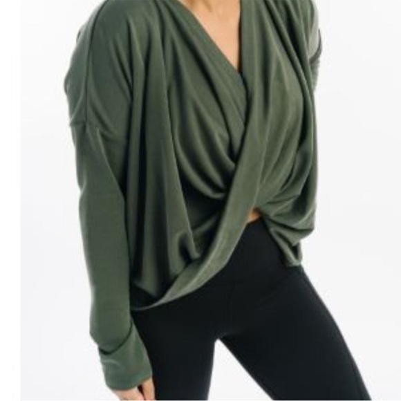 ZYIA Tops - NWOT | Zyia Active Cutsie Shawl